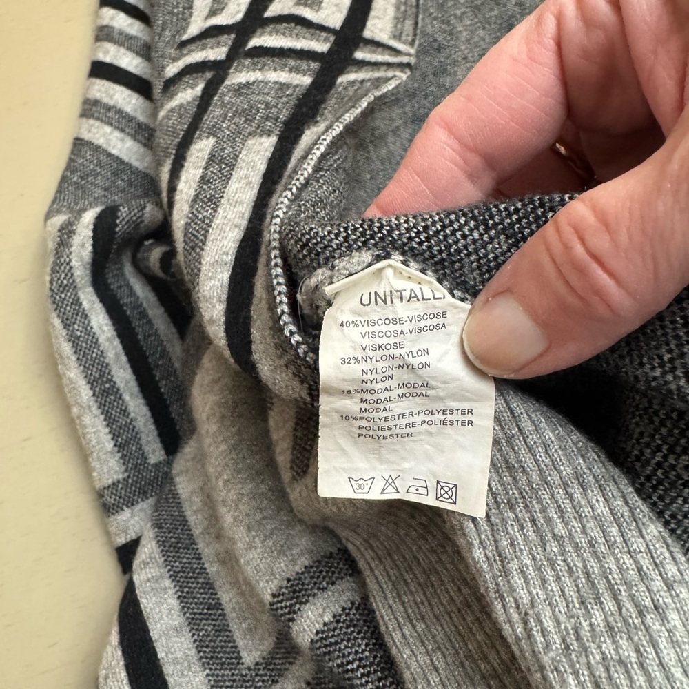 Gray and Black Plaid Women's Sweater wrap Short Sleeve with fringe EUC one size - Picture 4 of 7
